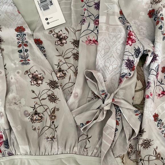 Cute Floral Bodysuit Blouse Long Wide Sleeve (NWT) - Picture 7 of 13